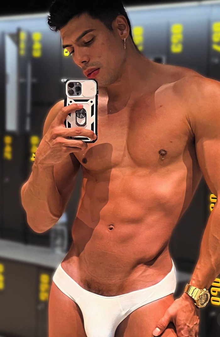 LATINO POLLON LECHERO CUMPLO TUS FANTASIA