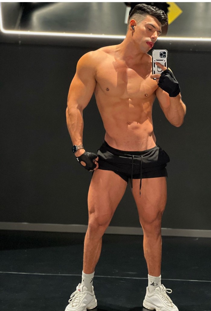 LATINO POLLON LECHERO CUMPLO TUS FANTASIA