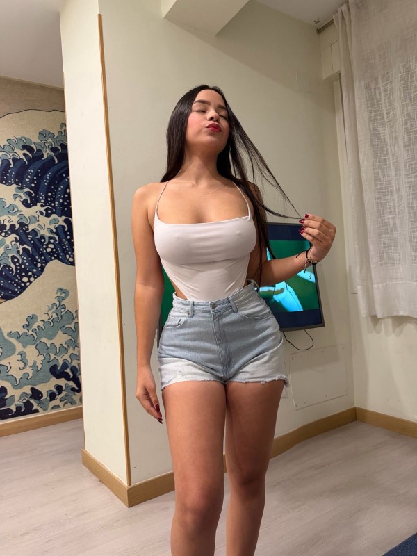 Colombiana jovencita coñito mojado