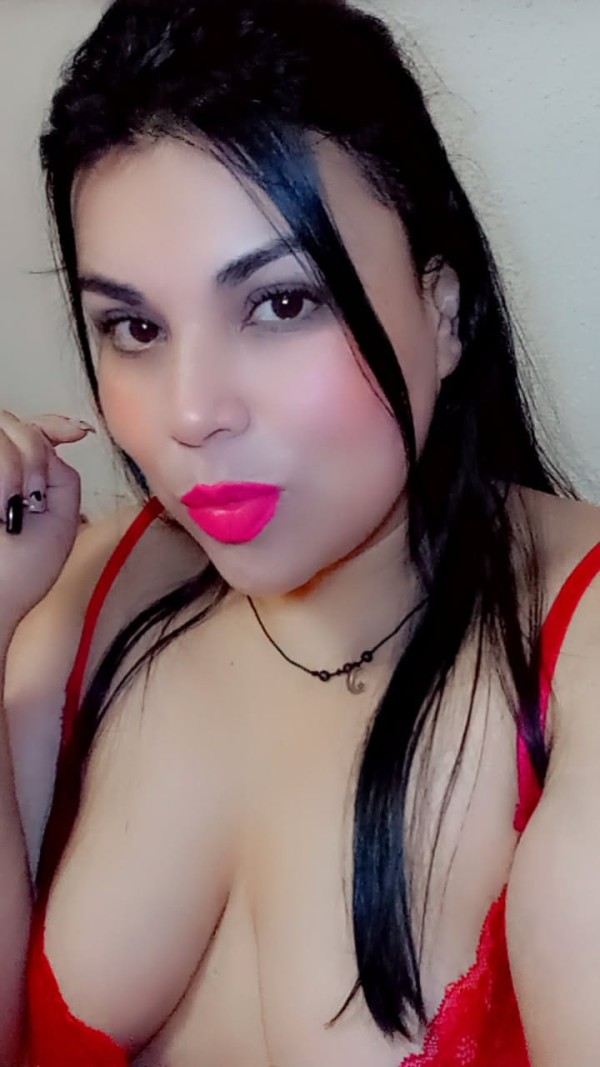 Besos con lengua, morreos, curvy putita, Vilafranca del Penedés