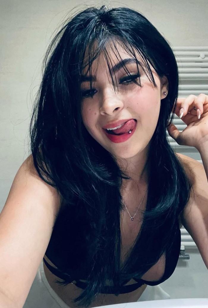 EN LEON BOMBA DE SEXO ENCANTADORA COMPLACIENTE