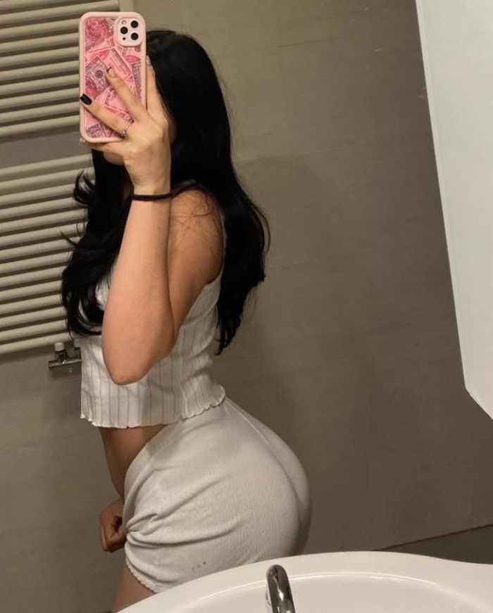 EN LEON BOMBA DE SEXO ENCANTADORA COMPLACIENTE