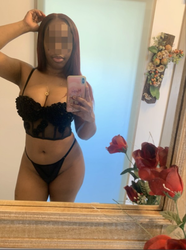 NOVEDAD  EN  TERRASA MULATA PELI ROJA EN LENCERÍA FINA