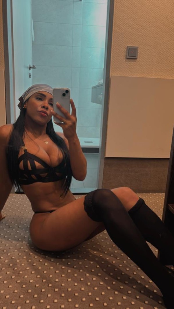 SABRINA Cuerpo de Modelo REAL