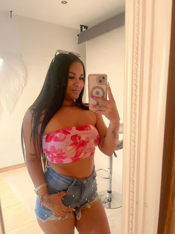 MEGAN 23 años, SUMERGETE EN UN PLACER PROFUNDO…