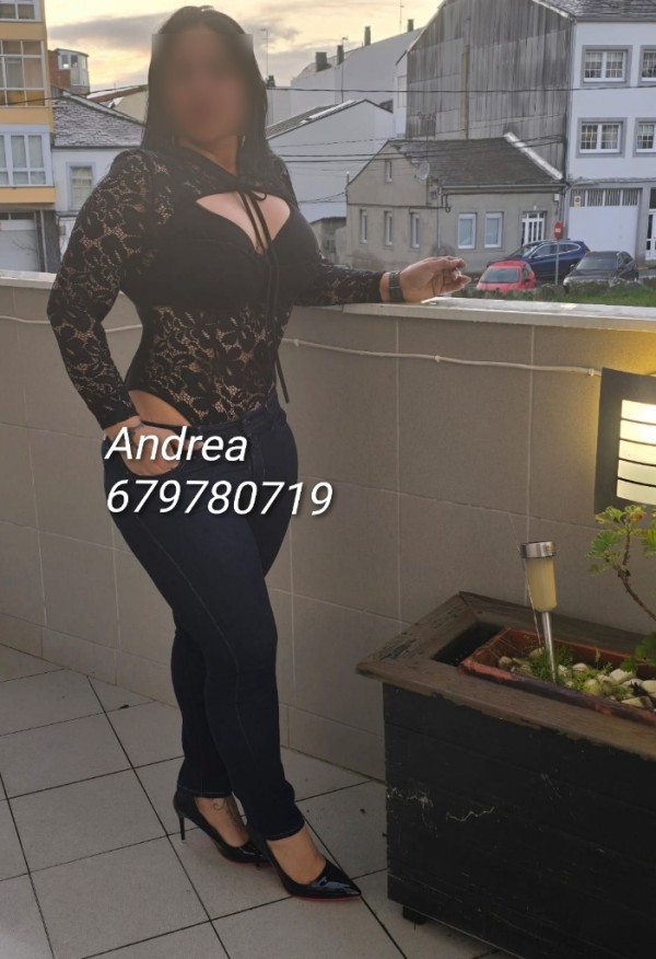 Mujer madura cariñosa implicada muy traviesa