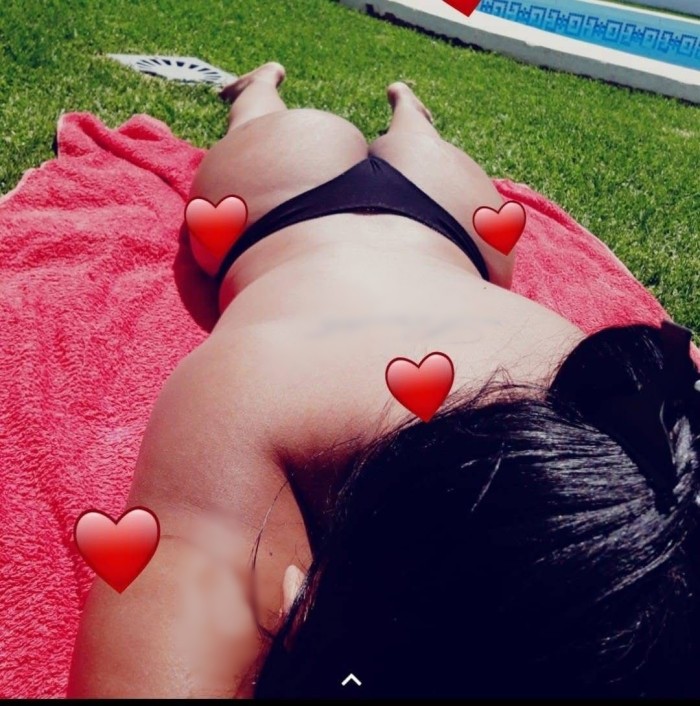 UNA EXPLOSIÓN DE MUJER CON BELLAS CURVAS