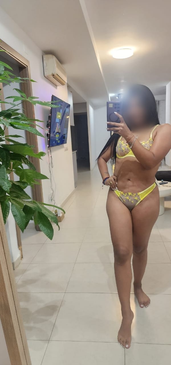 Jovencita mulata exótica sexy