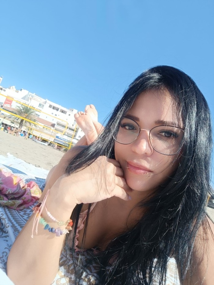 Sexy Modelo Latina divertida y traviesa VIA JULIA