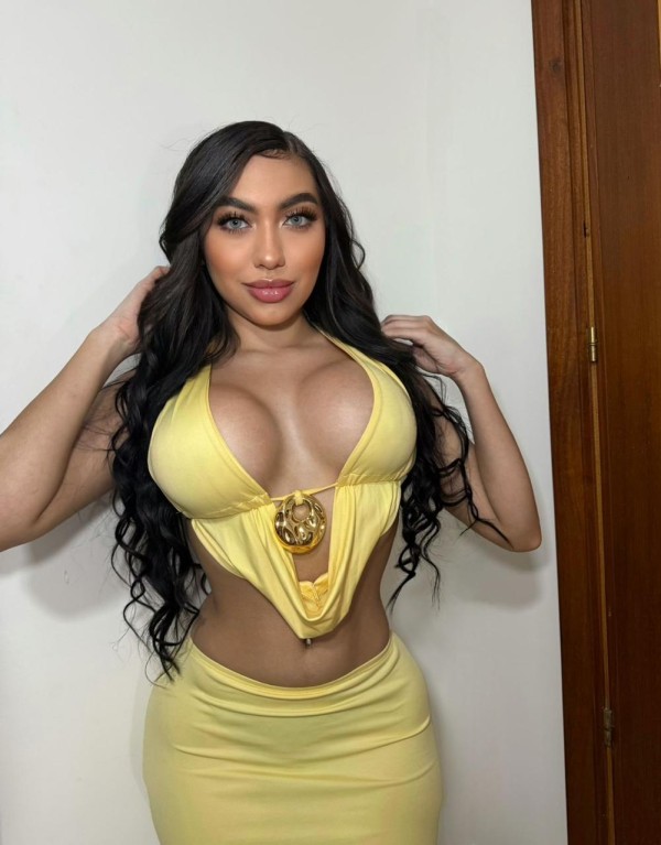 SOFIA. CUERPAZO Y CURVAS DE INFARTO!! QUIERO CABALGARTE RICO