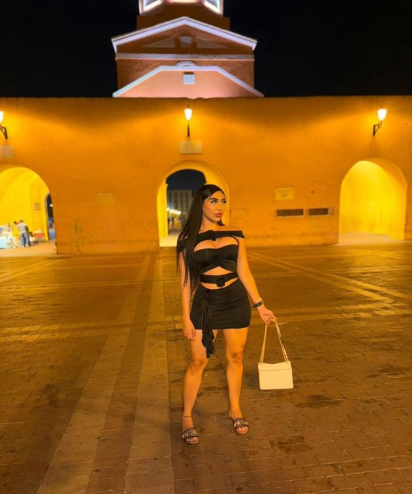 SOFIA. CUERPAZO Y CURVAS DE INFARTO!! QUIERO CABALGARTE RICO