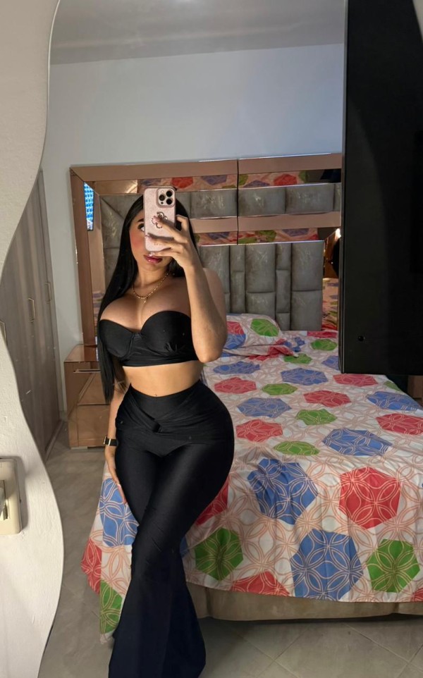 SOFIA. SEXY FIESTERA Y CACHONDA .. VEN A COMER MI COÑITO