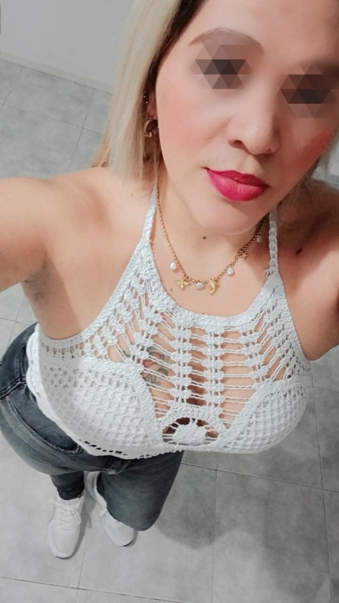 Rubia cañón sexy en Almuñécar