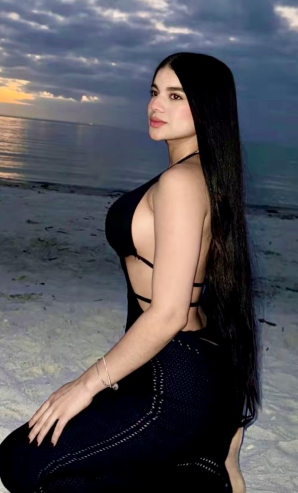 Latina, preciosa y caliente