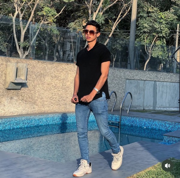 Soy Mateo Joven Venezolano Masajes a Chicos pulcros y solventes