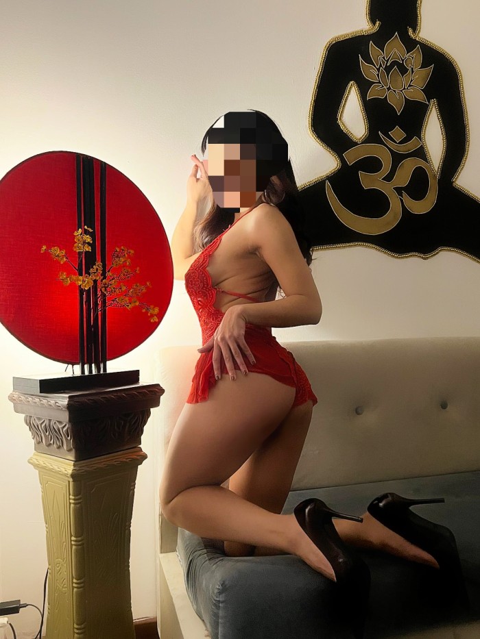 Canária linda masajista erótica