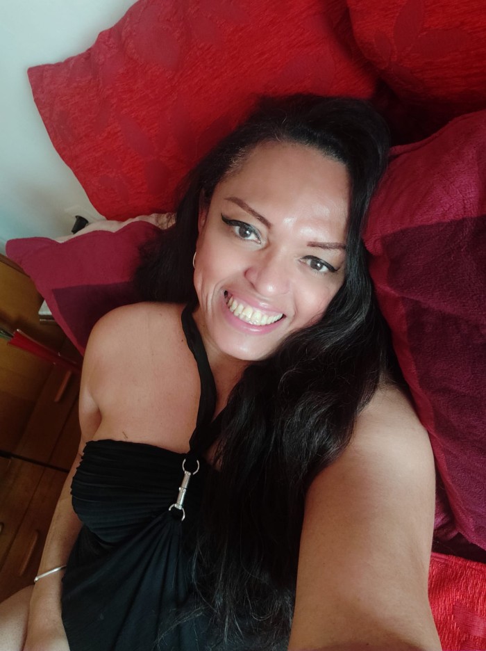 Soy Perla una madurita Trans enrollada y juguetona