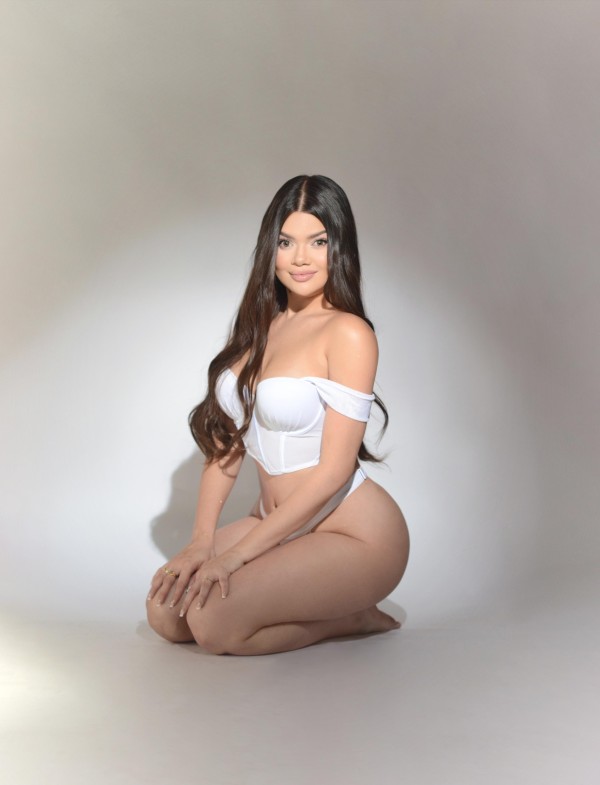 CLOE LA REINA DE LA FIESTA MAS ATREVIDA