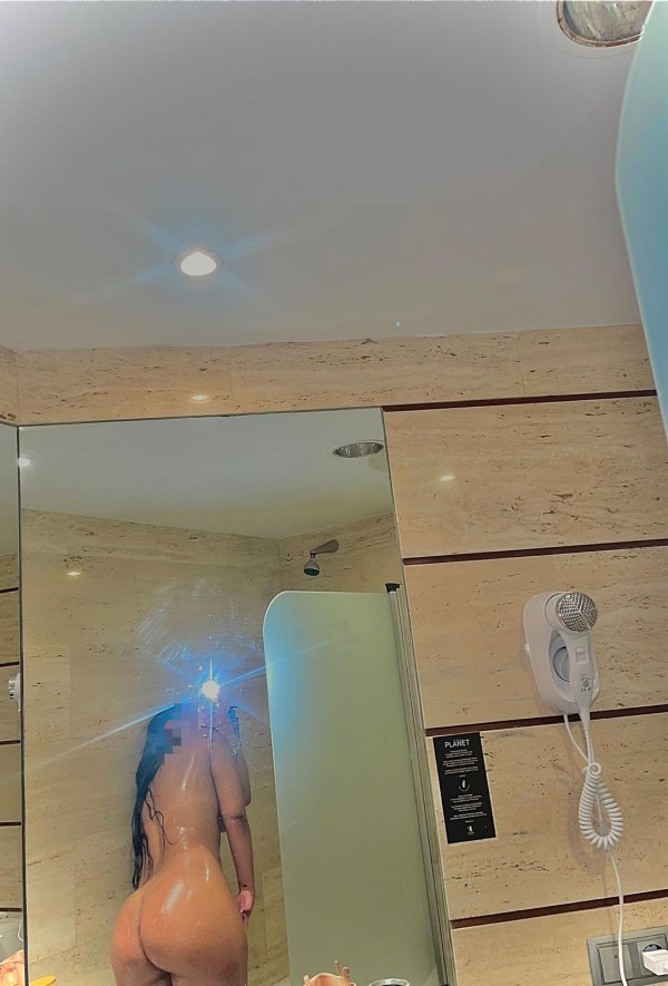 ZOE MORENA CON CURVAS DE INFARTO