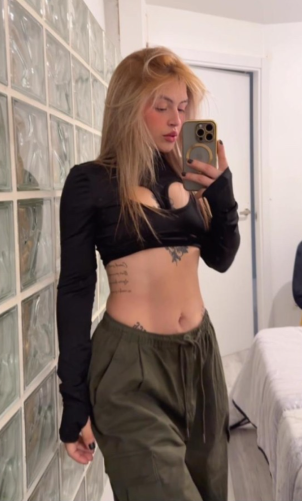 Cachonda muy Caliente en la cama fiestera