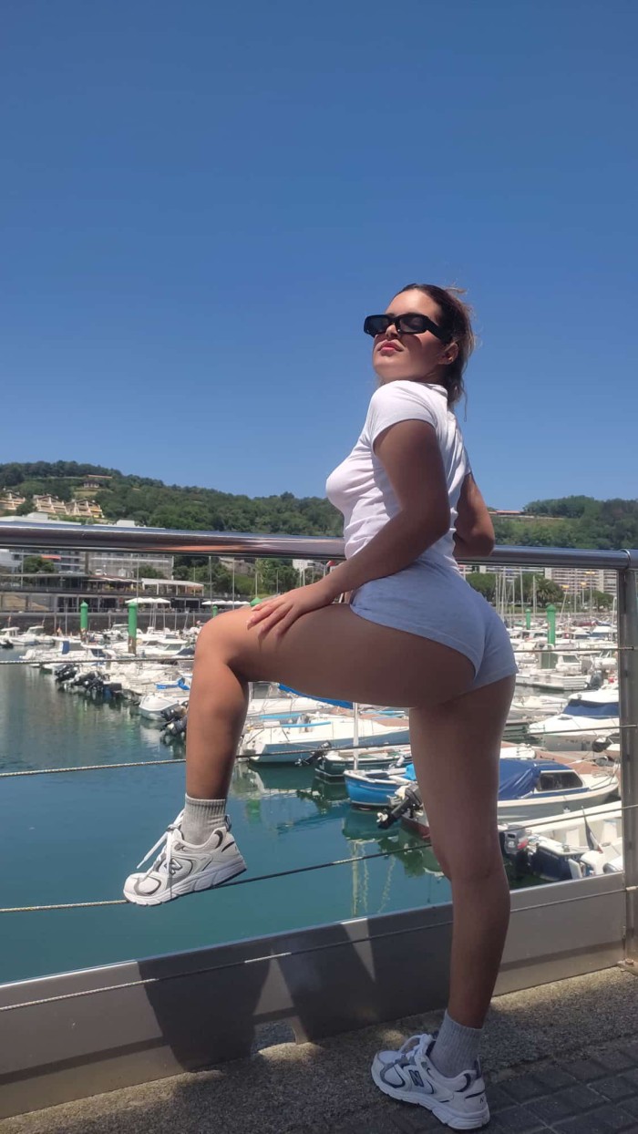 MÍA FIESTERA JOVEN LATINA RUBIA SEXI SIN PRISAS