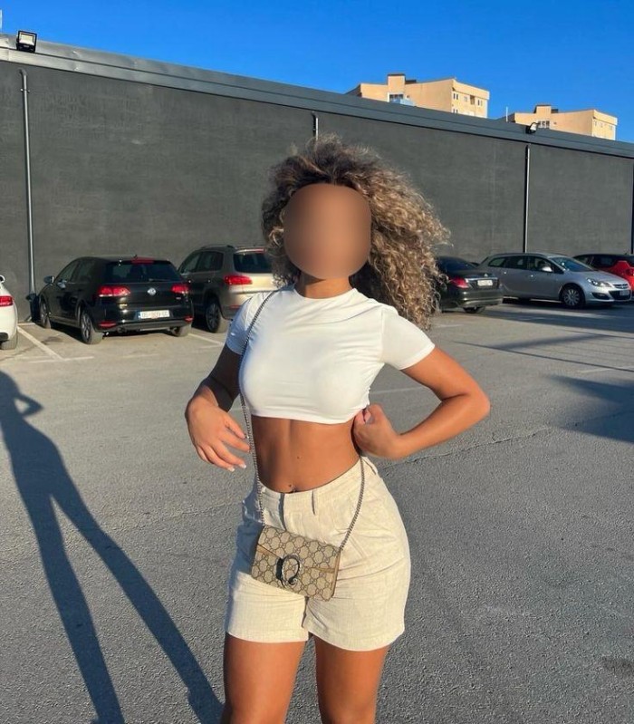 2 amigas muy SENSUALES y JUGUETONAS