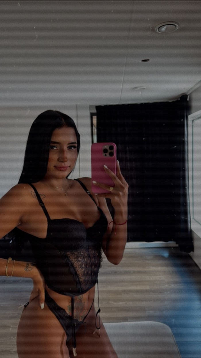 JOVENCITA FIESTERA CARIÑOSA Y MUY IMPLICADA