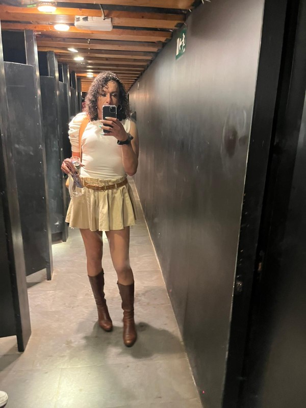 Elegante y seductora latina