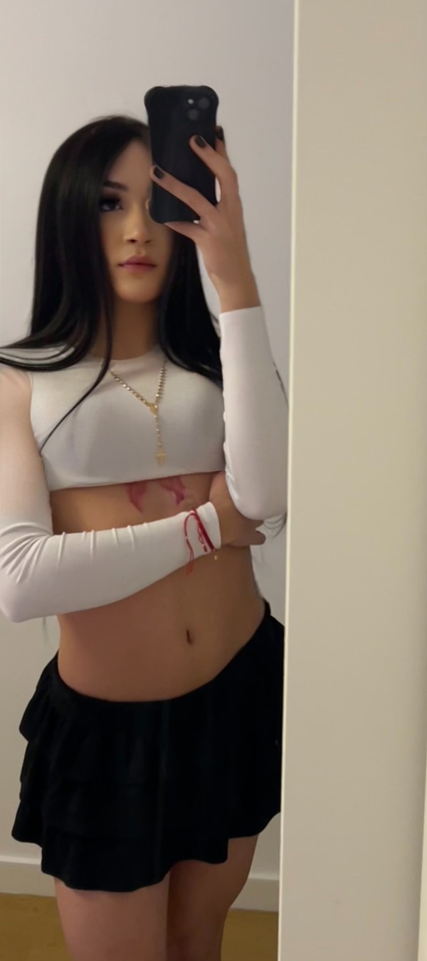 TRAVIESA JOVENCITA LATINA DE PASO POR TU CIUDAD