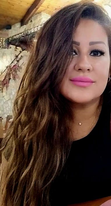 Morena de ricas curvas y con ganas de buen sexo