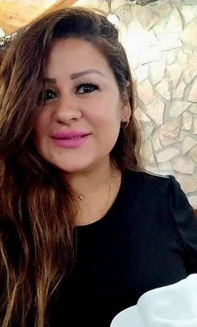 Morena de ricas curvas y con ganas de buen sexo