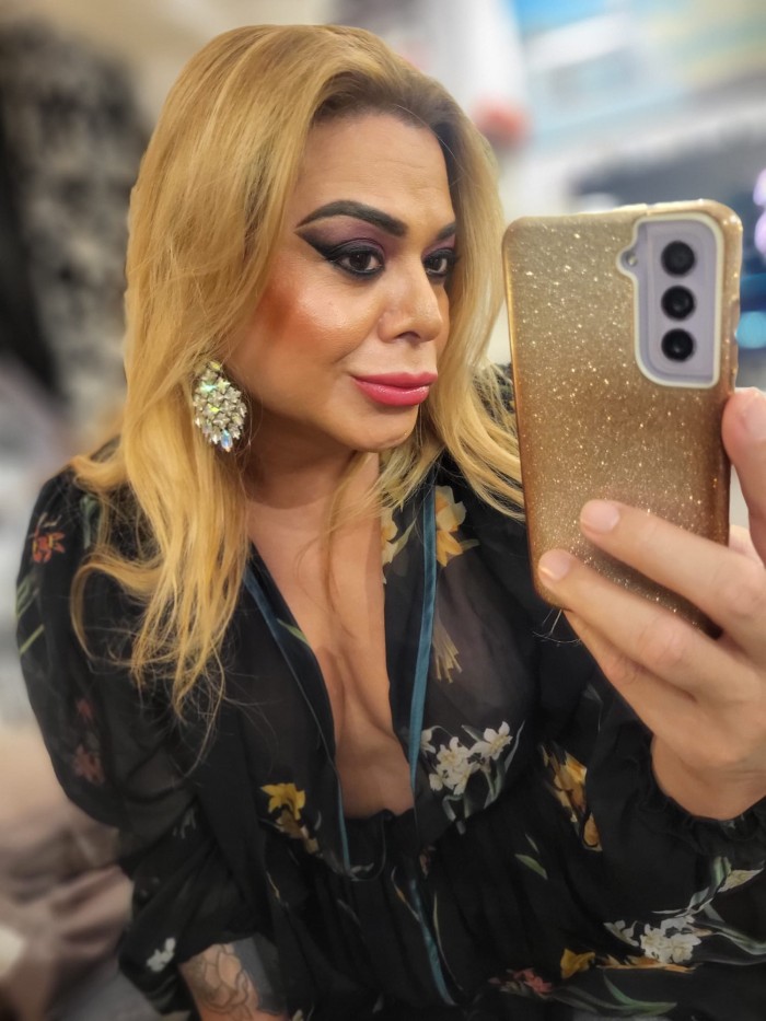 VIOLETA FERRER TRANS MASAJISTA EROTICA MANOS DE SEDA MÁGICAS EN FUENGIROLA