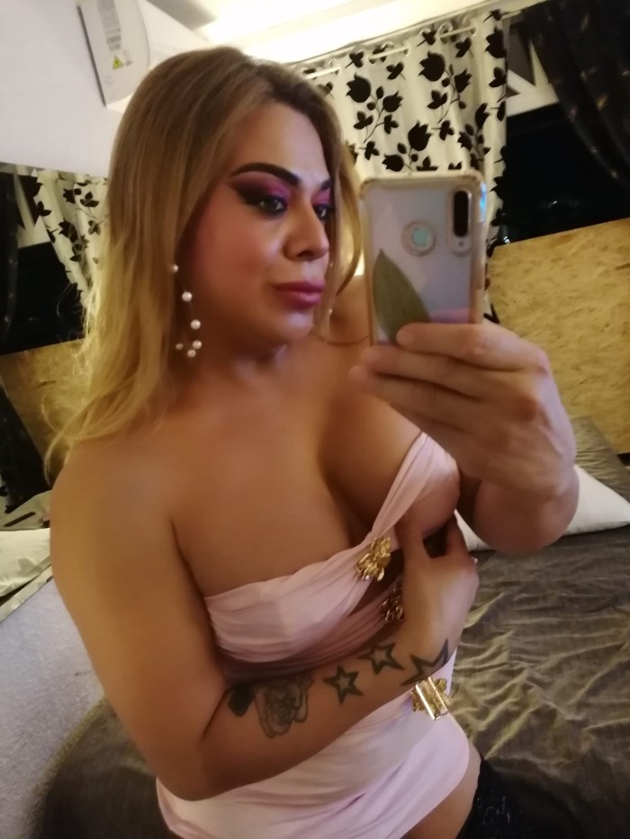 VIOLETA FERRER TRANS MASAJISTA EROTICA MANOS DE SEDA MÁGICAS EN FUENGIROLA