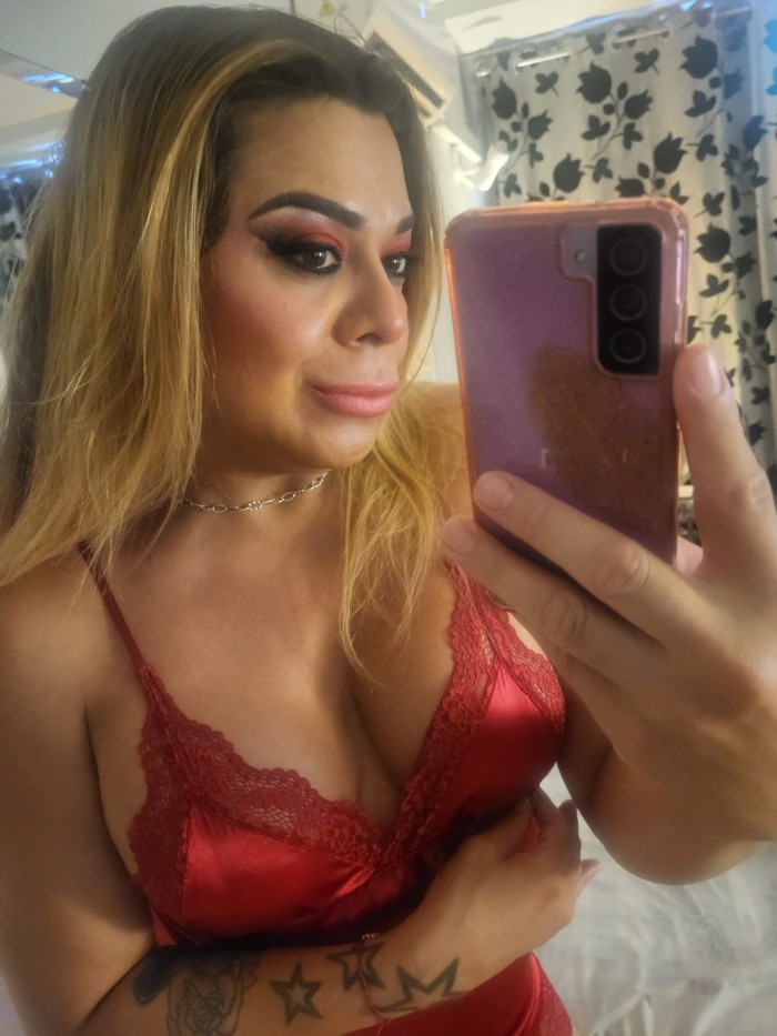 VIOLETA FERRER TRANS MASAJISTA EROTICA MANOS DE SEDA MÁGICAS EN FUENGIROLA