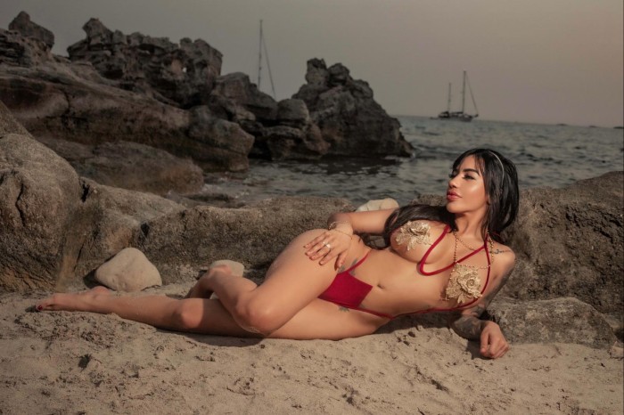 LA COMPLICIDAD QUE ENCENDERÁ TU NOCHE 633143712