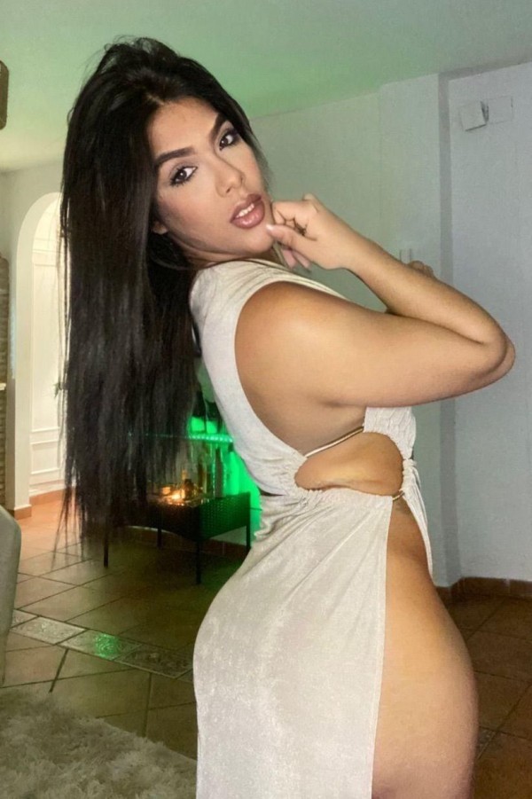 DANIELA 685225797 piel tostada CURVAS DE IMPACTO en BENALMADENA