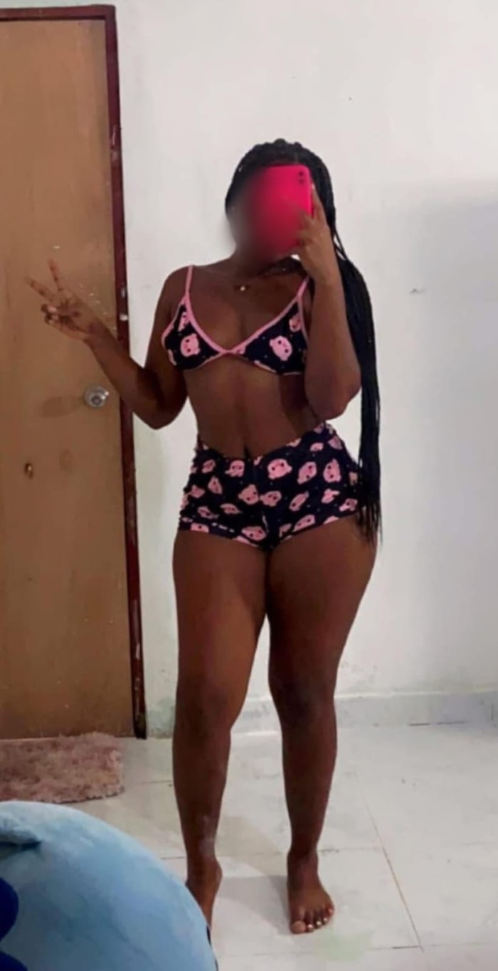 MORENAZA CALIENTE Y FIESTERA CON GANAS DE PLACER