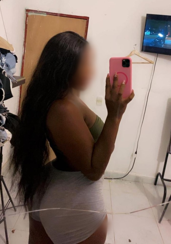 MORENAZA CALIENTE Y FIESTERA CON GANAS DE PLACER