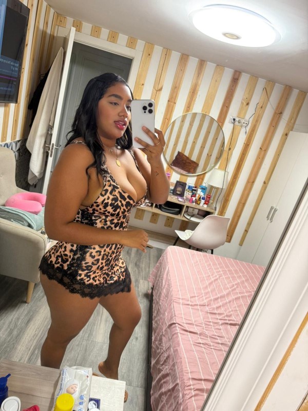Valeria mulata ardiente