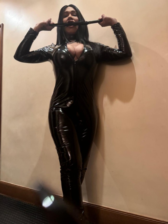 MISTERIOSA MORENA DOMINANTE 24 HORAS