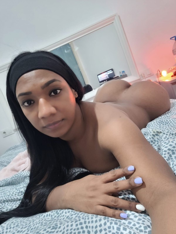 COMEME LA POLLA ESTOY LLENITA DE LECHE SOY VICIOSA Y FIESTERA