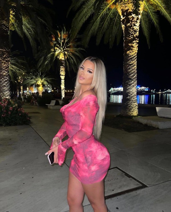 ALBA 28 años, MASAJISTA EXCLUSIVA e INOLVIDABLE…