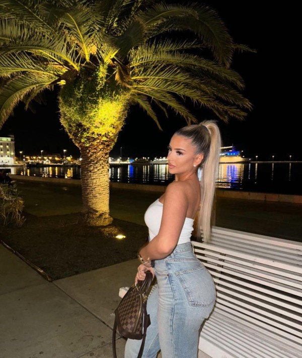 ALBA 28 años, MASAJISTA EXCLUSIVA e INOLVIDABLE…