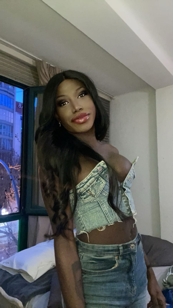 Morenaza divina fogosa fiestera y con polla gruesa