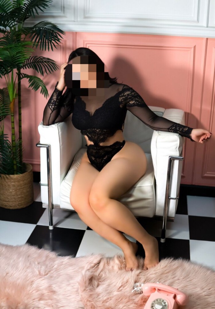 ARDIENTE ESCORT LATINA CON GANAS DE SEXO FIESTA