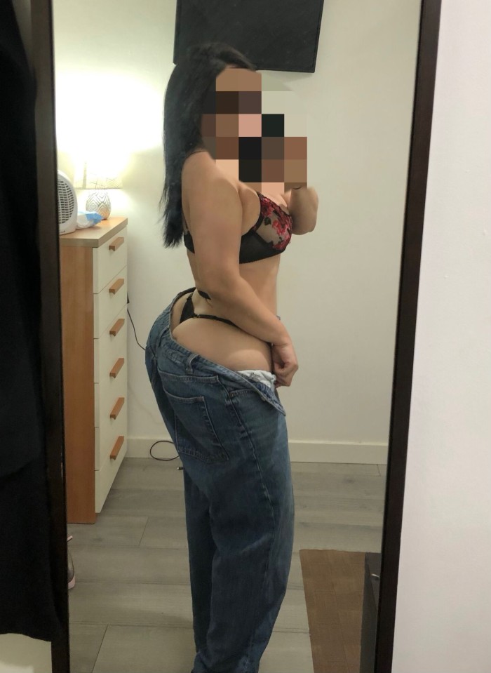 ARDIENTE ESCORT LATINA CON GANAS DE SEXO FIESTA