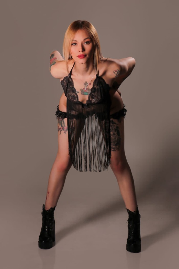 Jovencita de LUJO súper caliente, quiero SEXO YA!