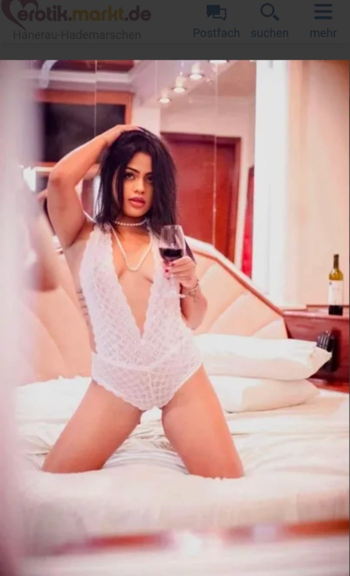 Preciosa brasileña experta en GRIEGO Y FRANCES