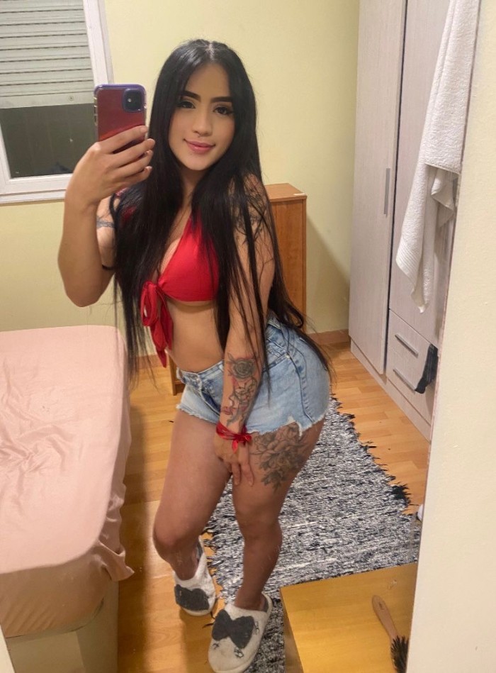 Trans de alto standing muy guapa pollona