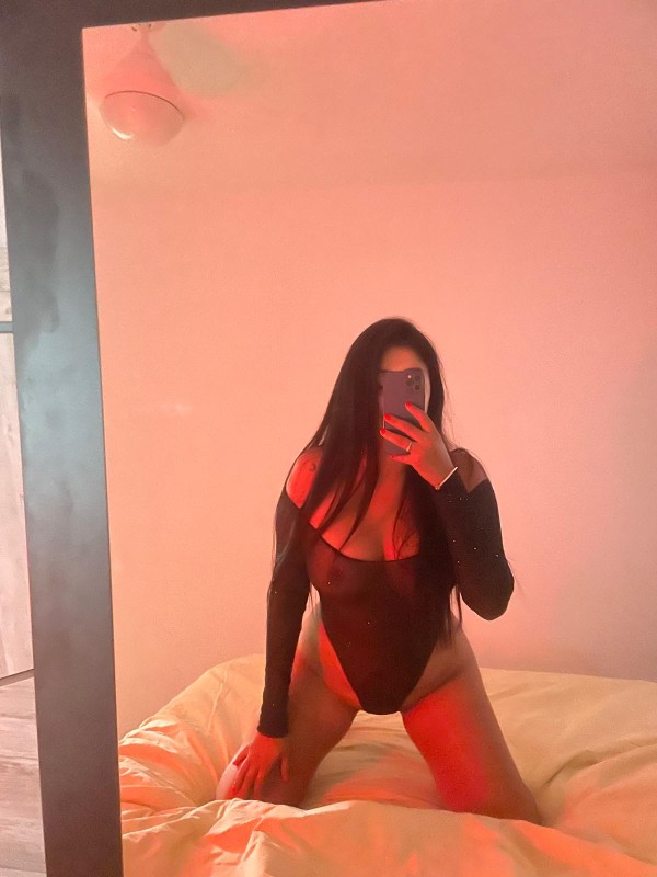 Karina bomba sexy disponible 24 horas fiesta